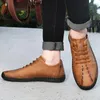 Sapatos casuais de couro para caminhar masculino Vintage British Style Design Outdoor Travel Soft Lightweight vestível Tamanho da moda 38-46