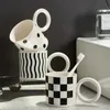 Tazze di spazzolino da denti con grande maniglia circolare multifunzionale tè da tè latte tazza di acqua bianca a scacchi a scacchi tazza di caffè j240428