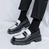 Casual schoenen vintage modebedrijf dik zool lederen slip-on loafers zwarte man streetwear pendelen jurk bruiloftschoen