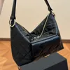 23b hobo saco de axila de moda vintage feminino bolsa de ombro de couro diamante hardware dourado hardware metal cc fivela de luxo com bolsa de bolsa de bolsa de compras de aeroporto 28cm