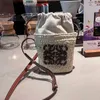 Высококачественные оригинальные дизайнерские сумки для Loeweelry Строгая тканая сумка Полая сумка для поперечного телеви для женщин 2024 Новая кожаная сумка для кожи Полая шнурки с логотипом бренда