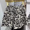 Shorts femininos estampa de leopardo solto verão casual 2024 pernas largas elástica elástica de cintura alta calças de streetwear de moda