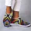 Lässige Schuhe Frauen Sommer Hundetufe Ethnische Stammesstamme leichte Luftgitterschuhtuafler Mädchen auf Sneakers Zapatos rutschen