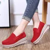 Scarpe casual vera pelle di pelle da donna piattaforma spessa slittamento su sneaker a zeppa a forma piatta mocsine in pelle scamosciata