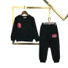 Vêtements Enfants Enfants Brand-tout-petit 2023 Automne Sports Suit Fashion Boys Filles Sweats SweetShirts avec pantalon Tentime pour enfants