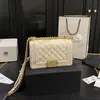 Ladies Designer Caviar Leather Classic Mini Flap Quilted Boy Shouder Bags Gold Chain Crossbody Handväskor stor kapacitet Makeup Diamond Gitter Purse för sommaren 20 cm