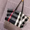 Grande capacité pour femmes sac à main Stripe toile en cuir luxe féminin handle handouche rétro de bureau de bureau dame sac à bandoulière 240420