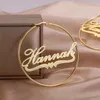 Personalisierte Hoop -Ohrringe mit Namen Custom Gold Hoops Namen Ohrring Typ handgefertigte Kursivstollen für Frauen Brautjungfer Geschenk 240418