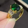 Eheringe Klassische Goldfarbe Green Stones Ring exquisite Mode -Engagement Eheringe Brautschmuck