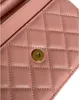 Il portafoglio a catena femminile WOC elegante e classico è realizzato con il miglior strato superiore della pelle di mucca e può essere indossato come borsa per borse da regalo per borse da regalo e sacca per tracolla
