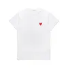 Fashion Men Play T Designer Red Heart Wirtities Commodities Casual Women's Shirts des Badge Garcons Camisetas de alta calidad Top bordados de algodón