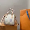 24SS Diseñador de lujo para mujeres Bolsa de almohada de mezclilla