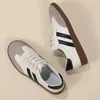 Klasyczne jesienne buty płaskie panie Sneakers Kobiety skóra retro nisko cięta koronka -up swobodny okrągły stóp do szarych biały 240412 3D56