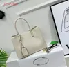 Designer Bag 2005 Hobo Nylon Bags Crossbody Purses Sale Luxurys axelväska handväska kvinnor socialit dam toppkvalitet kedja duk mode plånbok väska