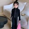衣料品セット子供セット2024春秋の女の子ジッパーパーカー韓国スタイルストレッチトップパンツカジュアルファッショナブルな2ピース