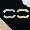 Luxury Women Men Designer Brand Letter Brooches 18K Gold Plated Inlay Pearl Crystal Rhinestone Jewelry Brooch Pin Marry Party Gift Accessorie 2Colors