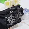 Stud -oorbellen Europees mode Fijne vrouw Girl Bruid Moeder Party Verjaardag Wedding Geschenk Hollow Flower Zirkon 18KT Witgoud