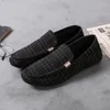 Casual skor släpp män sneakers manliga mens tenis lyxkörande mode loafers lägenheter för