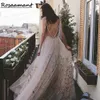 Champagne Illusion Abiti da sposa a A-Line senza schiena a V Sleeveles Colorful Floral Lace Abiti da sposa Robe De Mariee