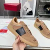 Valentyno Leather Leisure 2024 Designer schoenen Vlogoo Flat Bottom Echte Sneakers veelzijdige kleine witte dames stud Sportparen Board Trainer Men GS0U