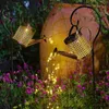 Decorazioni da giardino annaffiatura solare con lanterna metallica Can Light a cascata solare esterna leggera Decorazione da giardino appesa a sospensione di arte fatica decorativa