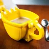 Tassen 1PC Creative 3D Bagger Eimer Bucket Model Coffee Tasse mit Schaufellöffel Interessanter Ausgraber Ashley Cake Container Teetasse J240428