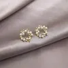 Boucles d'oreilles étalons simples camélia en métal creux pour femmes hypoallergéniques small anneau d'oreille datation de bijoux de mariage coréen