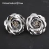 Orecchini per borchie suqi rose fiore Pu per donne gioielli in acciaio inossidabile colore argento boho earring Girl 2024
