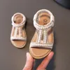 Flickor sandaler barn sommar romersk skor elegant pärla fest prinsessor sko lägenheter nonslip casual girl strand sandal 240415
