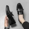 Sıradan Ayakkabı 2024 Lüks Fashionn Sandalye Avrupa Tarzı Men Men Tassel Loafers Resmi Elbise Ayakkabı Slip-On Business Shoe