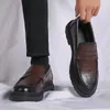 Lässige Schuhe koreanische Leder -Männer Business Britisch -Stil Runde Zehen Handgriff Mode