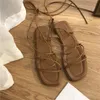 Sandal Summer 2024 Fashion Seksowne płaskie swobodne crosstie otwarte palce bajki n buts butów czarny rzymsko sandały 240426