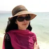 Широкие шляпы с разбитой соломенной шляпой с лентой женской каникул пляж пляж Sun Fashion Защита УФ -защита лето для женщин