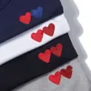 Camiseta Play Women Designer Top de qualidade Luxo Camiseta de moda clássica clássica de mangas curta pequena camiseta de coração vermelho unissex puro algodão redondo pescoço casual camisa de mangas meia-manga