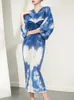 Robes décontractées Lanmrem Long Robe plissée pour femmes Vintage Tie Dye Print Batwing Sleeve V-Neck Blue 2024 automne 2R9504