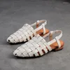Sandaler äkta läderkvinnor skor vävd pekad tå 2024 slip-on designer handgjorda vit strand