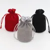 Drawstring 30 stcs/lot 6 12,5 cm Aangepaste bedrukte cosmetische fluweel Pouch Drawstrin Bags Sieradenverpakking voor vrouwelijke geschenken