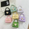 Version coréenne des sacs pour enfants 2024 Été Nouvelle Fashion Girls Meuly sac Love Love Little Girl Coin Purse Trend