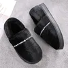 Pantofole da uomo e spesse scarpe di cotone in casa usano il pavimento anti-skid femminile 2024 di coppia outdoor versatile morbida