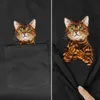 Cloocl Animal Tshirt Brand de mode Summer Pocket Cat Stickers Imprimé Tshirt Men Shirts Hip Hop Tops Funny Cotton Tees 240417