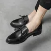 Sıradan Ayakkabı 2024 Lüks Fashionn Sandalye Avrupa Tarzı Men Men Tassel Loafers Resmi Elbise Ayakkabı Slip-On Business Shoe