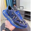 Casual polyvalent 2024 Brand Tissu Sneakers Vlogoo Mens Trainer Board Trendy Stud Sole Sole Designer Surface Nightclub Valentyno Shoes Ju5r