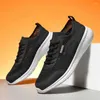 Chaussures décontractées Fall White Mans Trainer Vulcanize Men's Gym Bodybuilding Sneakers Sports Sneeker Gifts 2024 Trnis