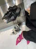 Slippers apontou mulheres deslizam 2024 Chegadas de moda sapatos de moda de moda de salto médio preto bege rosa azul verão fora da mula