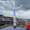 Uomo da tubo ad aria ondeggiata bianca alta 20 piedi, uomo ballerino di aria per pubblicità con soffiatore d'aria