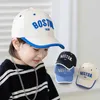 Caps chapeaux coréens alphabet children chat de baseball garçons et filles coréennes solides chapeau soleil printemps / été ajusté pour enfants ajusté pied hatl240429