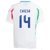 2024ユーロ0カップ通気性イタリアサッカージャージーファンのためのマグリー・ダ・カルシオ・トッティ・ヴェラッティ・チエサ・イタリア24 25フットボールシャツの男性セットキッズキットスポーツユニフォームサイズ