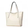 Sac 2024 Spring Europe et American Women's Cuir Hands sacs épaule diagonale Couleur solide grande capacité