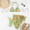 Nouvelle tendance de mode à imprimerie numérique multicolore Bikini Triangle Drape Vacation Style Trois pièces de maillot de bain pour femmes