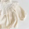 Rompers 2023 AUTUMNE ONE PIÈCE Col de dentelle Baby Girls Waffle Vêtements Bodys à manches longues H240429